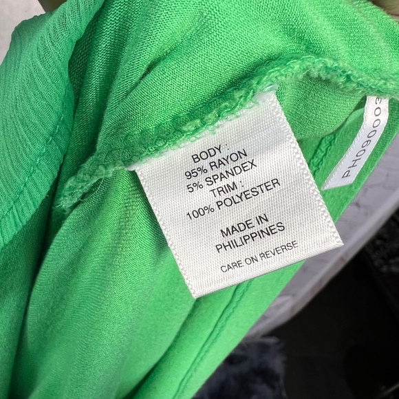 🔥2/$10 💚|•NEW YORK & COMPANY•| Pretty Green Blouse - Picture 8 of 11